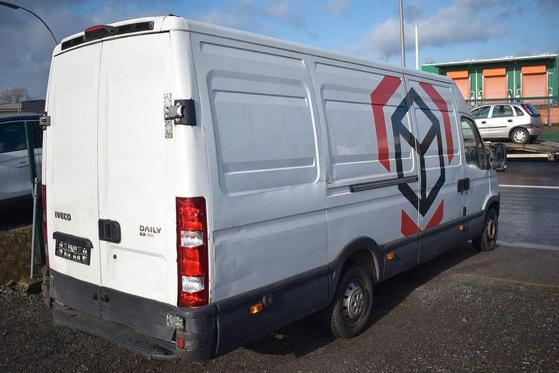 Second-hand Iveco Daily 106 CP (77 kW) 2011 Alb Berlinǎ