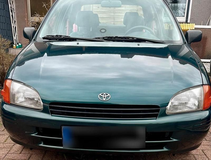 Gebraucht Toyota Starlet 75 PS (55 kW) 1998 Grün Kleinwagen