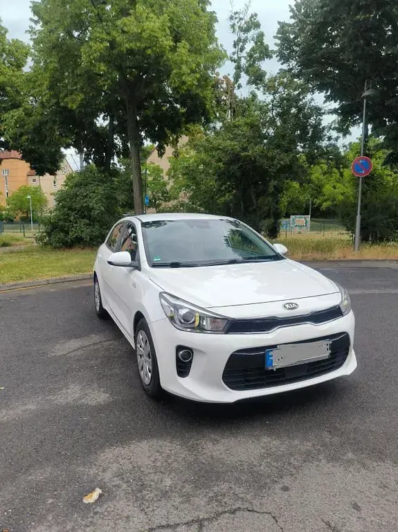 Gebraucht Kia Rio DREAM-TEAM Edition 84 PS (61 kW) 2019 Weiß Limousine