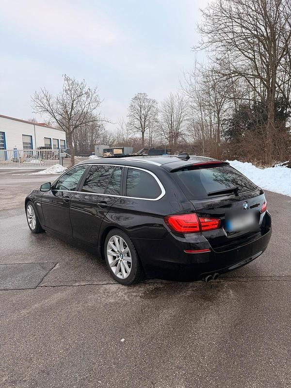 Gebraucht BMW 530 245 PS (180 kW) 2011 Schwarz Kombi