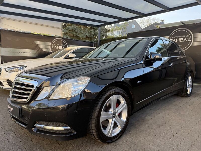 Obsidianschwarz metalliclack Gebraucht 2011 Mercedes E220 Avantgarde Limousine | 12.500 € (Fairer Preis) - Bild 1/4
