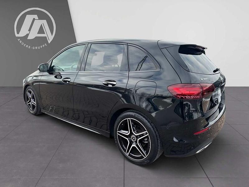 Gebraucht Mercedes B180 AMG 136 PS (100 kW) 2023 Kosmosschwarz Van / Kleinbus