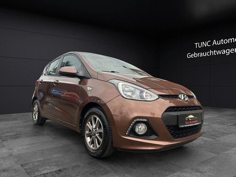 Gebraucht Hyundai i10 YES! 87 PS (63 kW) 2015 Braun Kleinwagen