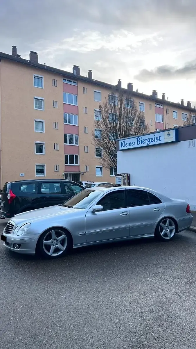Second-hand Mercedes E300 211 CP (155 kW) 2008 Argintiu Berlinǎ
