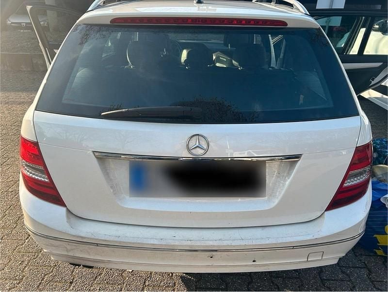 Gebraucht Mercedes C200 136 PS (100 kW) 2012 Weiß Kombi