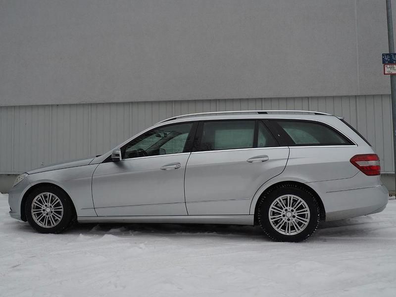 Gebraucht Mercedes E220 170 PS (125 kW) 2011 Silber Kombi