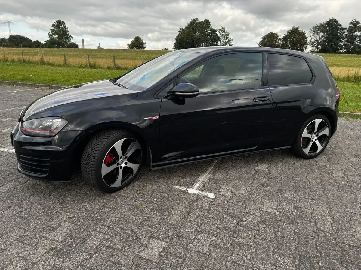 Gebraucht VW Golf VII GTI 220 PS (161 kW) 2015 Schwarz Limousine