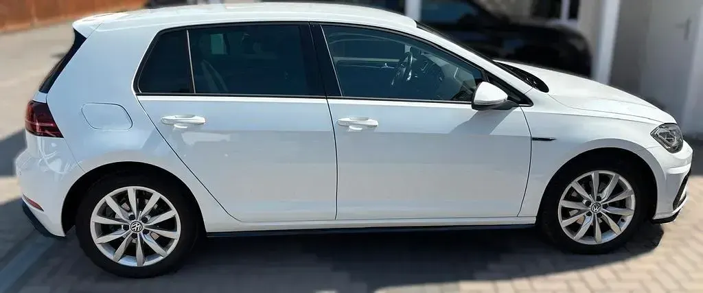 Gebraucht VW Golf VII Highline 150 PS (110 kW) 2019 Weiß Limousine