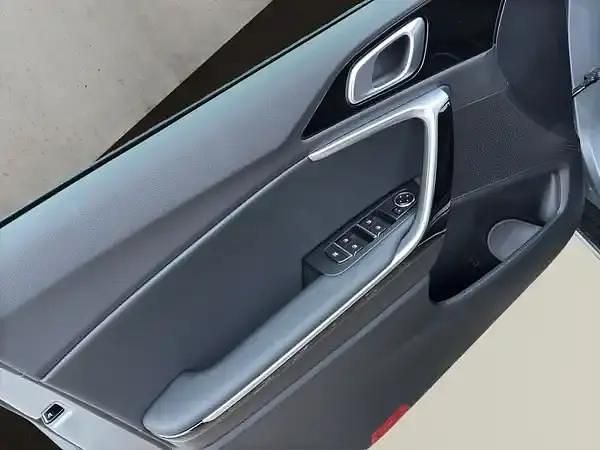 Neu Kia Ceed 150 PS (110 kW) 2026 Lunarsilber met. Kleinwagen