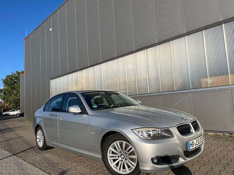 Silber Gebraucht 2009 BMW 318 Limousine | 5.290 € (Fairer Preis) - Bild 1/4