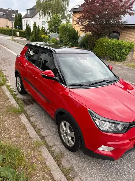 Gebraucht SsangYong Tivoli Quartz 116 PS (85 kW) 2017 Rot SUV