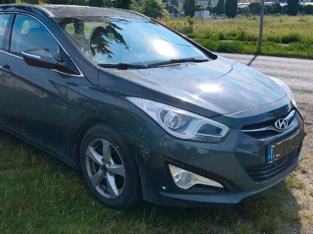 Grau Gebraucht 2012 Hyundai i40 Kombi | 6.999 € (Superpreis) - Bild 1/4