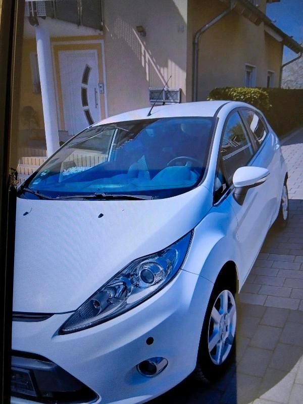 Gebraucht Ford Fiesta 88 PS (64 kW) 2009 Weiß Kleinwagen