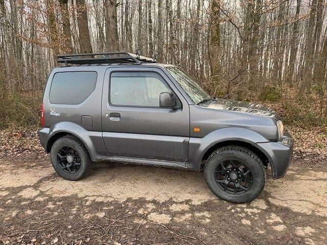 Grau Gebraucht 2010 Suzuki Jimny SUV | 7.500 € (Superpreis) - Bild 1/4