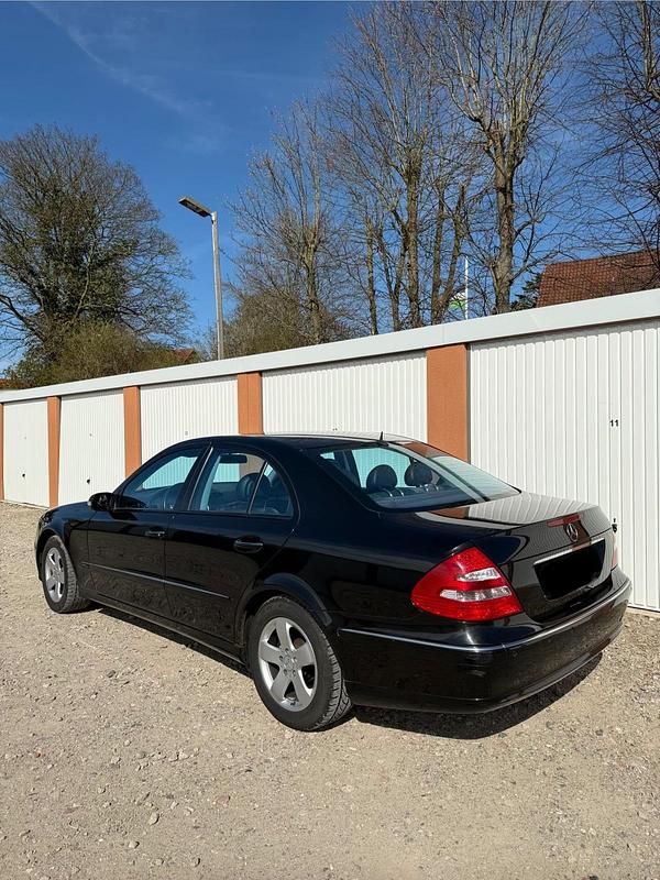 Gebraucht Mercedes E220 Avantgarde 150 PS (110 kW) 2004 Schwarz Limousine