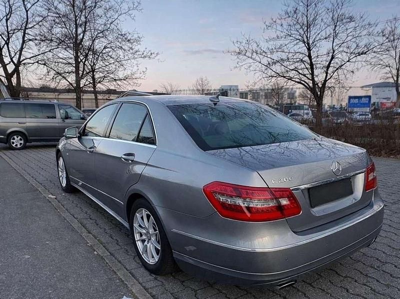 Gebraucht Mercedes E200 Avantgarde 184 PS (135 kW) 2011 Limousine