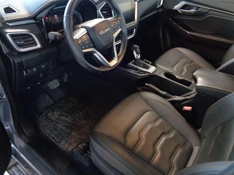 Gebraucht Isuzu D-Max 163 PS (119 kW) 2024 Islay gray SUV