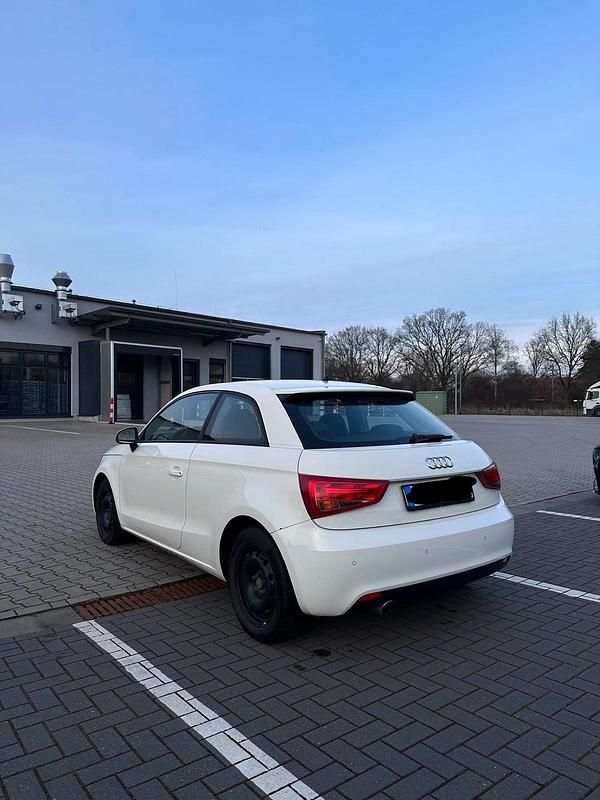 Gebraucht Audi A1 Comfort 106 PS (77 kW) 2010 Beige Kleinwagen
