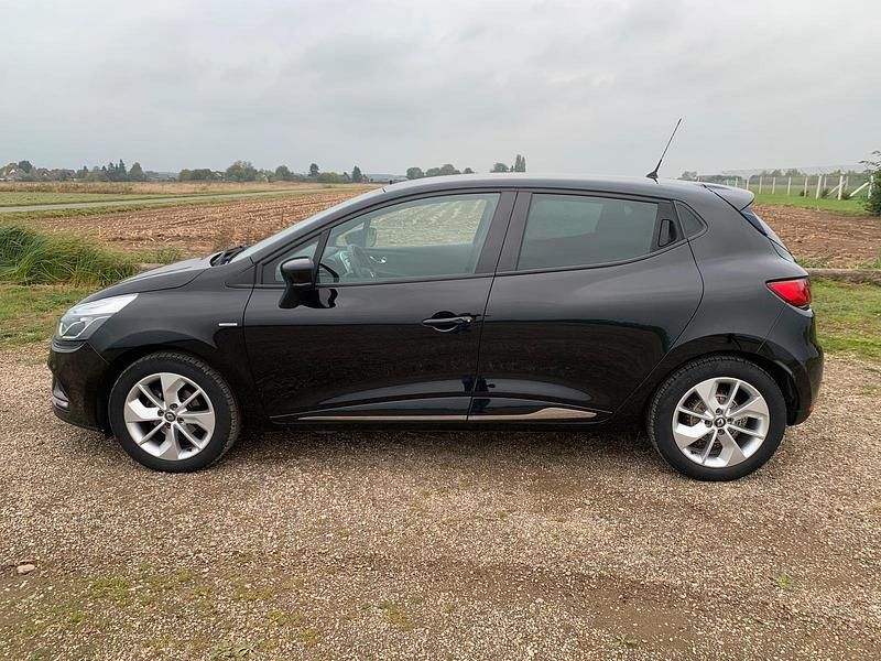 Schwarz Gebraucht 2017 Renault Clio IV LIMITED Limousine | 10.099 € (Fairer Preis) - Bild 1/4