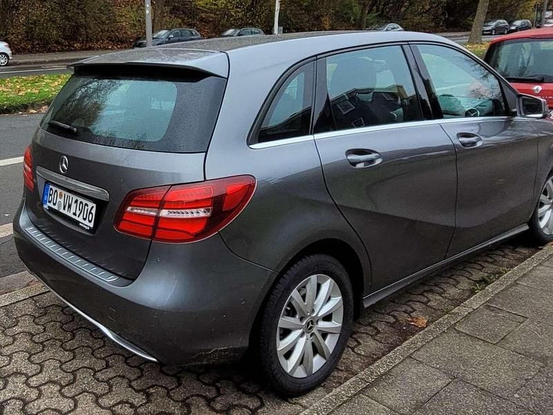 Gebraucht 2018 Mercedes B180 Edition Van / Kleinbus | 14.900 € (Fairer Preis) - Bild 1/3