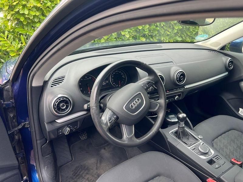 Gebraucht Audi A3 Attraction 125 PS (91 kW) 2014 Blau Limousine