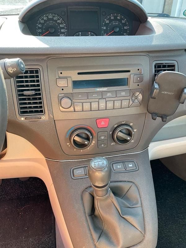 Gebraucht Fiat Idea 80 PS (58 kW) 2004 Silber Van / Kleinbus