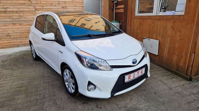 Weiß Gebraucht 2013 Toyota Yaris Hybrid Kleinwagen | 11.980 € (Teuer) - Bild 1/4