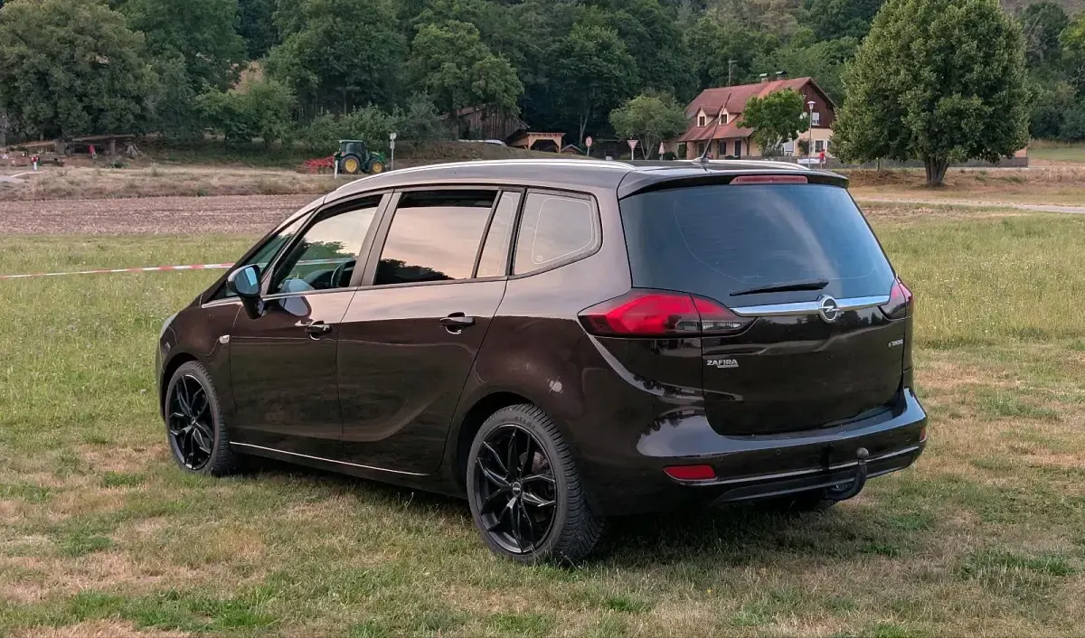 Gebraucht Opel Zafira 140 PS (102 kW) 2012 Braun Van / Kleinbus