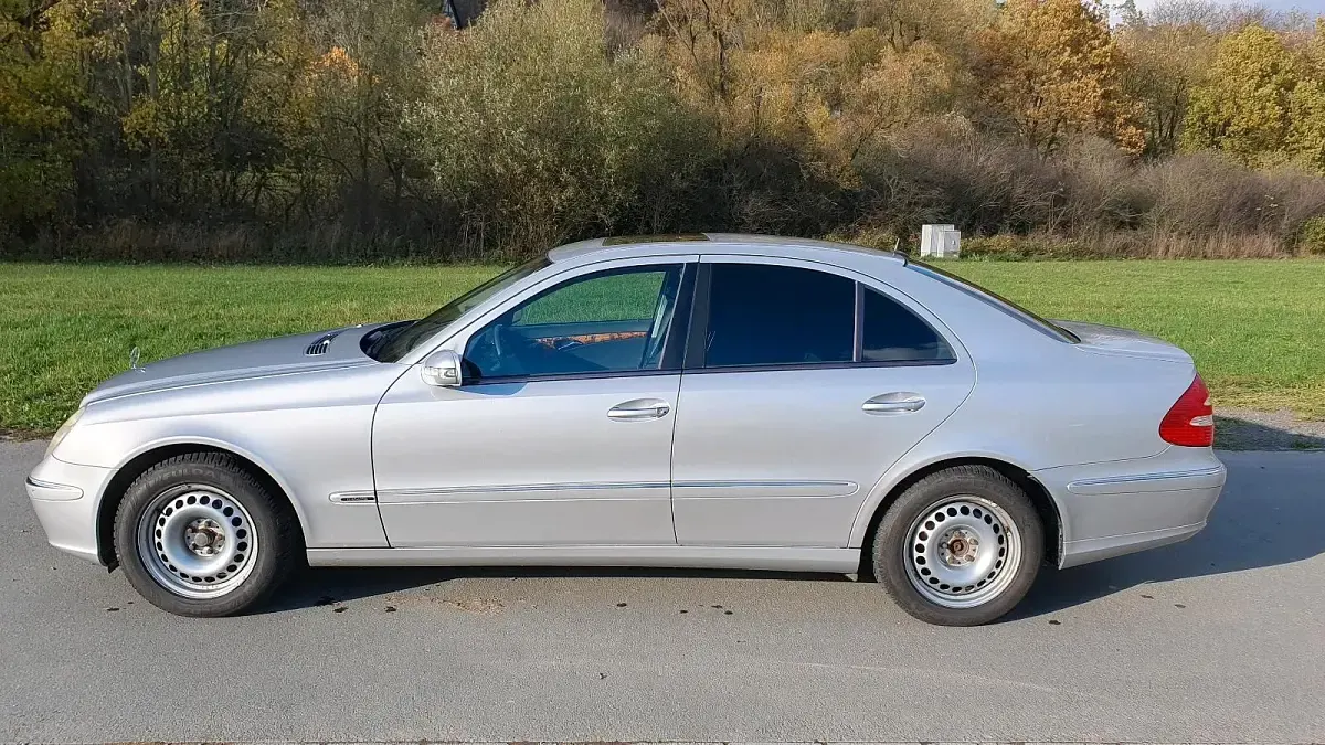 Gebraucht Mercedes E240 177 PS (130 kW) 2003 Silber Limousine