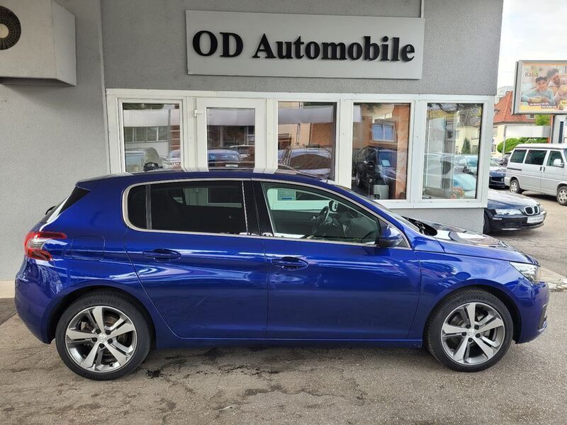 Blau Gebraucht 2018 Peugeot 308 Allure Limousine | 10.990 € (Fairer Preis) - Bild 1/4