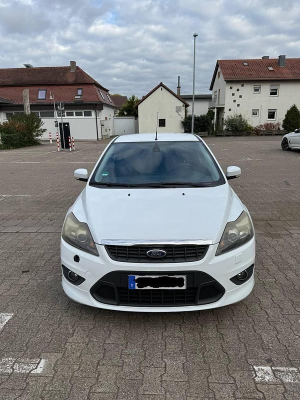 Weiß Gebraucht 2009 Ford Focus Coupé | 4.800 € (Teuer) - Bild 1/4