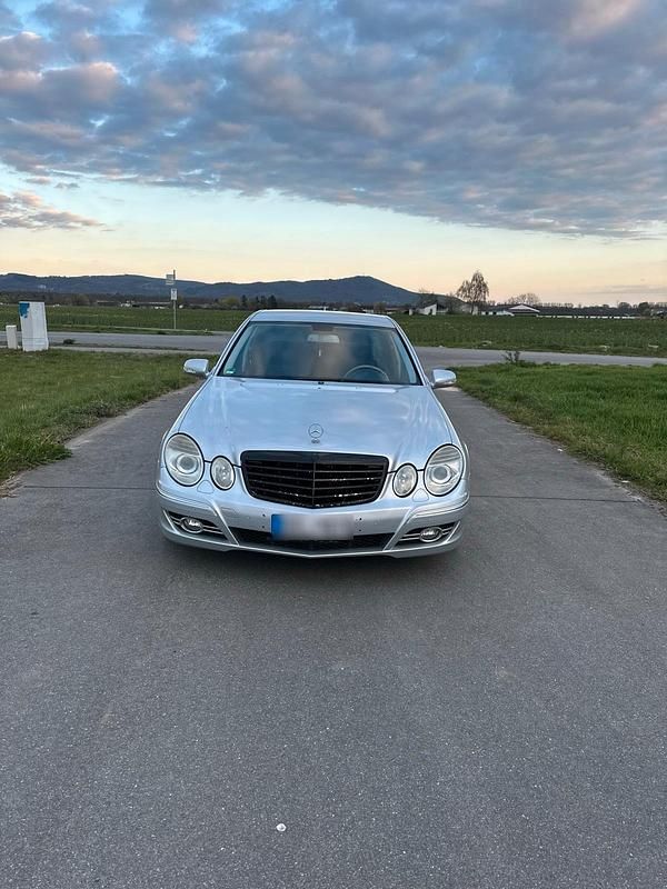 Gebraucht Mercedes E230 Avantgarde 204 PS (150 kW) 2008 Grau Limousine