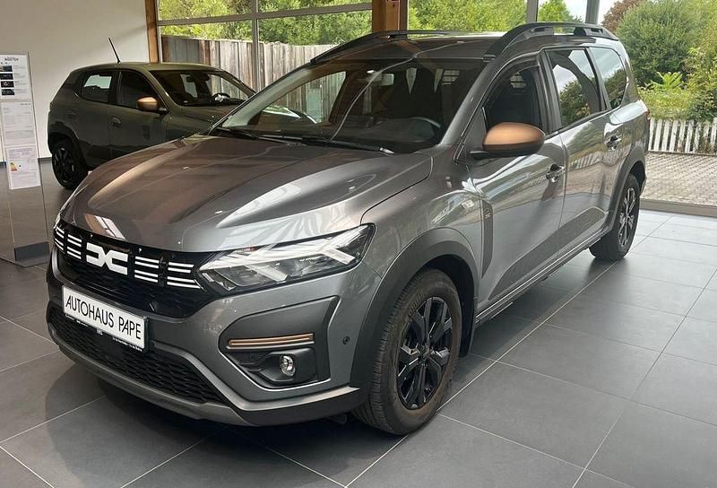 Grau Gebraucht 2023 Dacia Jogger Extreme Van / Kleinbus | 18.899 € (Guter Preis) - Bild 1/4