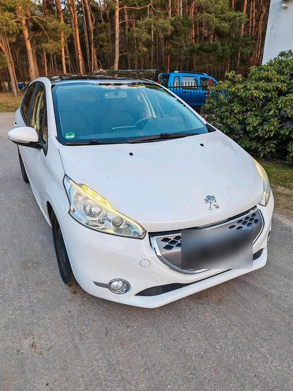 Gebraucht Peugeot 208 68 PS (50 kW) 2012 Weiß Kleinwagen