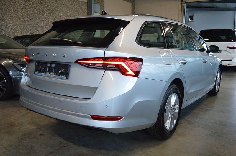 Gebraucht Skoda Octavia Ambition 150 PS (110 kW) 2022 Silber Limousine