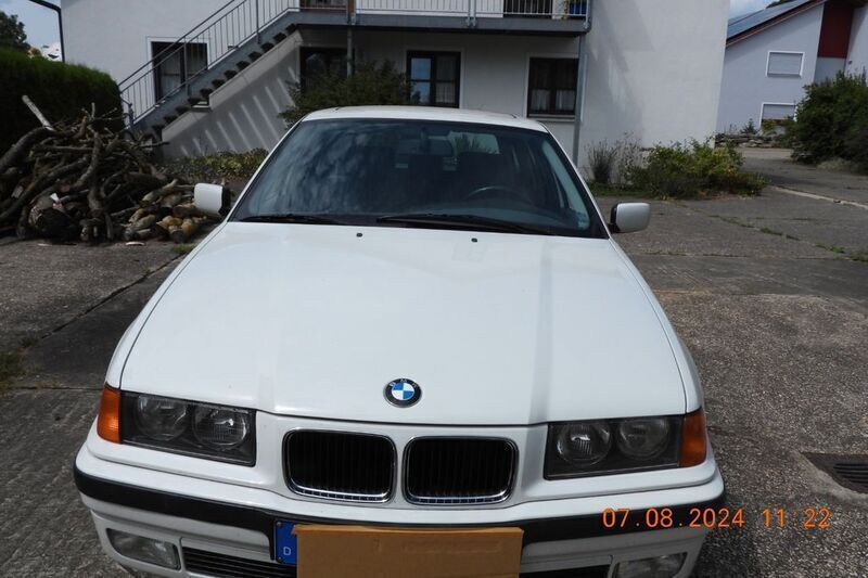 Weiß Gebraucht 1996 BMW 328 Sport Line Kombi | 15.500 € (Fairer Preis) - Bild 1/4