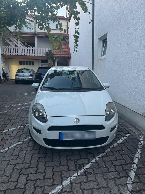 Weiß Gebraucht 2012 Fiat Punto Kleinwagen | 3.700 € (Etwas zu teuer) - Bild 1/4