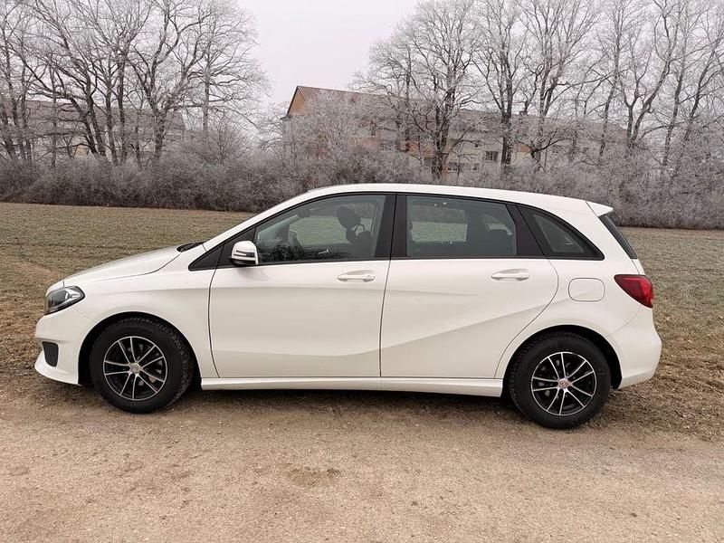 Gebraucht Mercedes B180 122 PS (89 kW) 2016 Weiß Van / Kleinbus