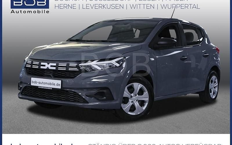 Städtisches grau (grau) Gebraucht 2024 Dacia Sandero Essentiel Kleinwagen | 16.280 € (Guter Preis) - Bild 1/4