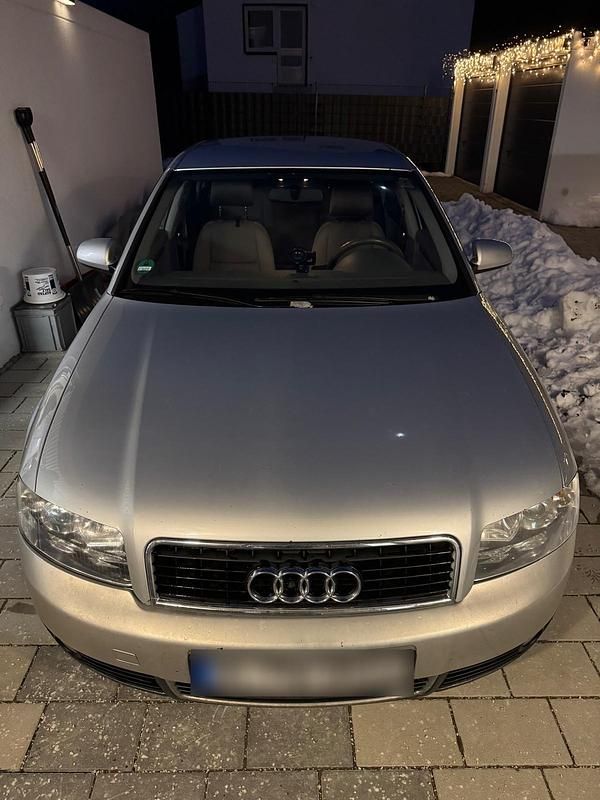 Second-hand Audi A4 131 CP (96 kW) 2002 Argintiu Berlinǎ