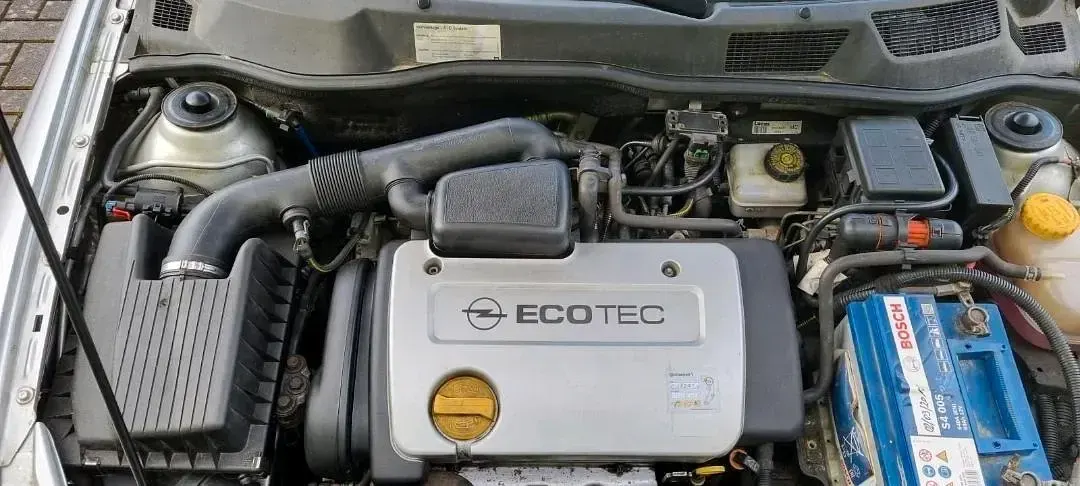 Gebraucht Opel Astra 101 PS (74 kW) 2001 Silber Coupé