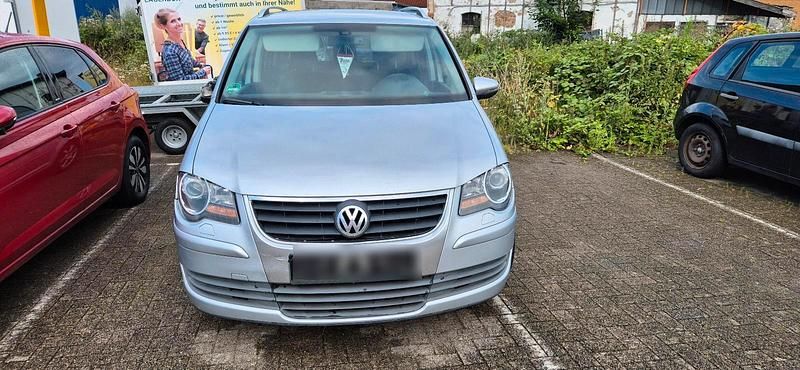 Silber Gebraucht 2009 VW Touran Freestyle Van / Kleinbus | 1.500 € (Guter Preis) - Bild 1/4