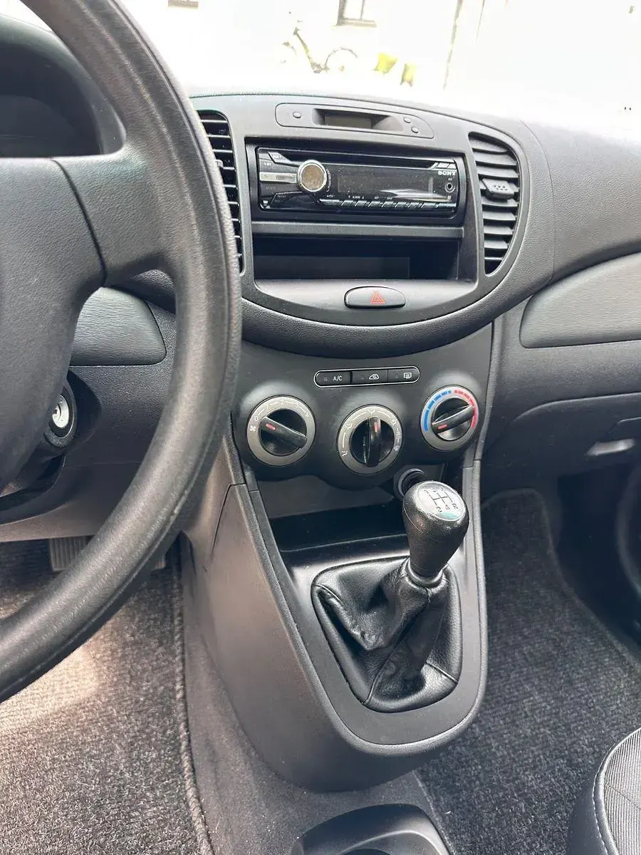 Gebraucht Hyundai i10 Classic 69 PS (50 kW) 2013 Silber Kleinwagen
