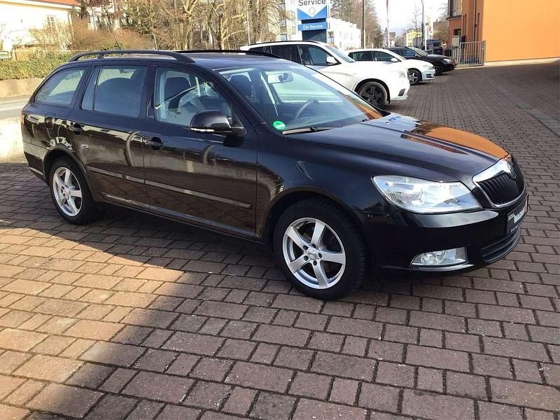Schwarz Gebraucht 2010 Skoda Octavia Ambiente Kombi | 4.990 € (Guter Preis) - Bild 1/4