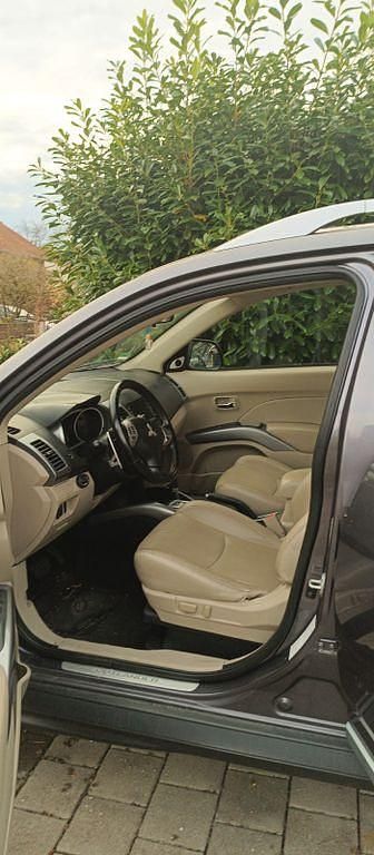 Grau Gebraucht 2009 Mitsubishi Outlander Instyle SUV | 6.500 € (Fairer Preis) - Bild 1/4