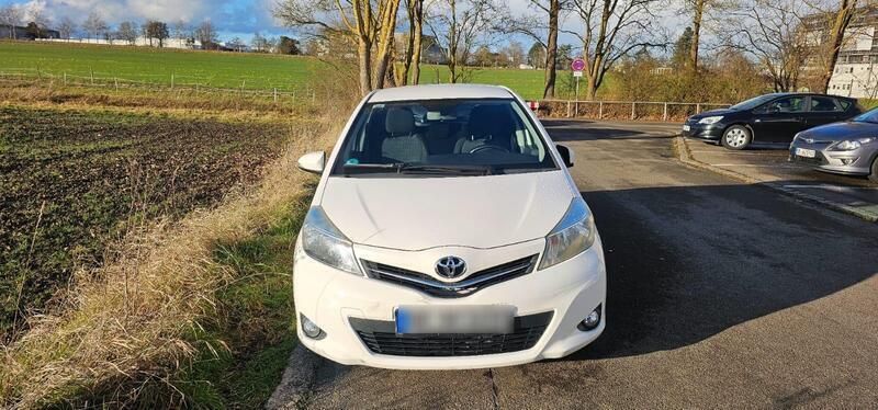 Weiß Gebraucht 2013 Toyota Yaris Kleinwagen | 7.000 € (Guter Preis) - Bild 1/4