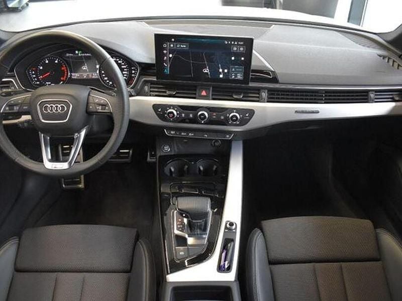 Second-hand Audi A4 S-Line 286 CP (210 kW) 2023 Alb Berlinǎ