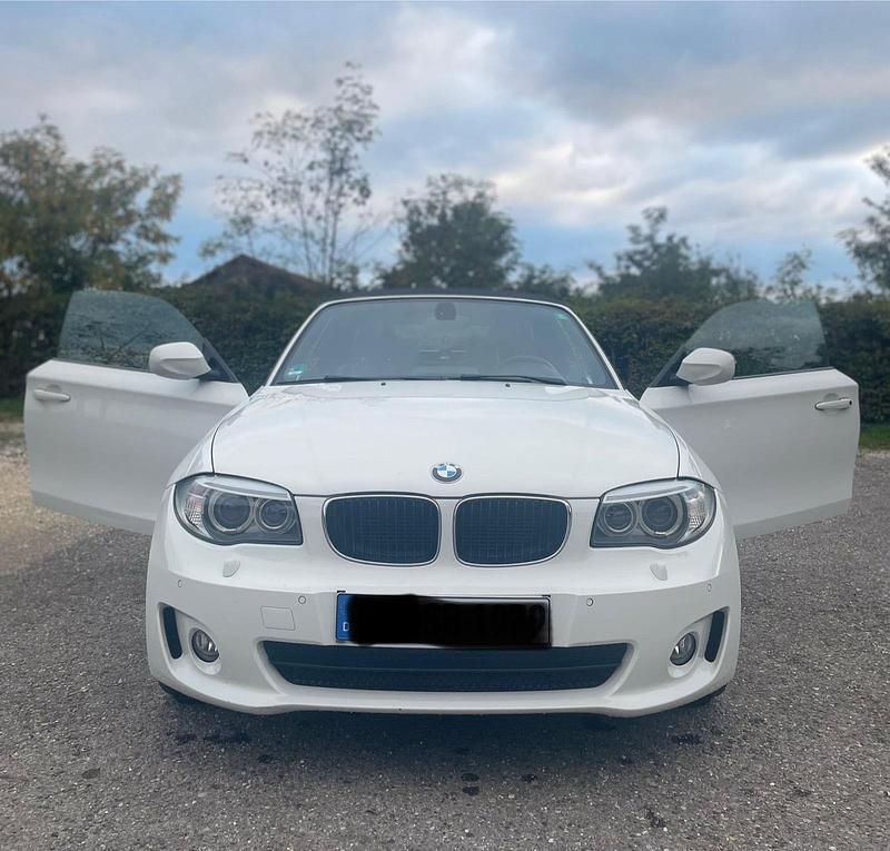 Weiß Gebraucht 2012 BMW 123 Cabriolet M Sport Cabrio | 12.230 € (Etwas zu teuer) - Bild 1/4