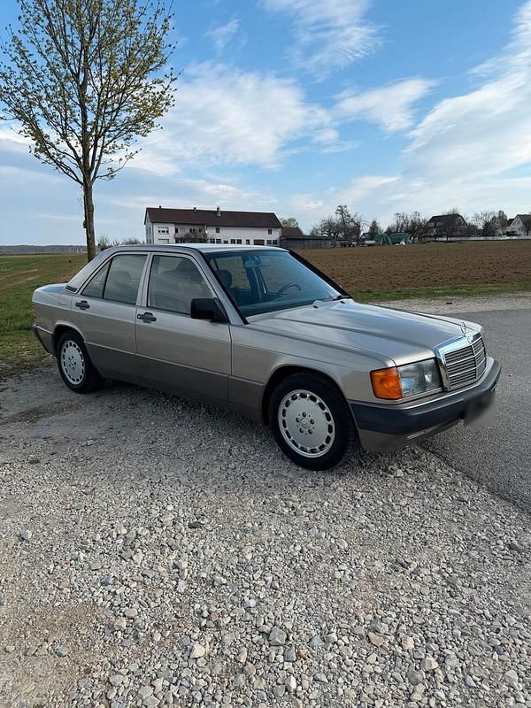 Gebraucht Mercedes 190 75 PS (55 kW) 1989 Beige Limousine