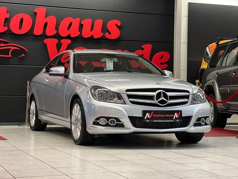Gebraucht Mercedes C180 156 PS (114 kW) 2011 Silber Coupé
